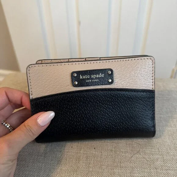 Kate Spade Wallet - Picture 1 of 3